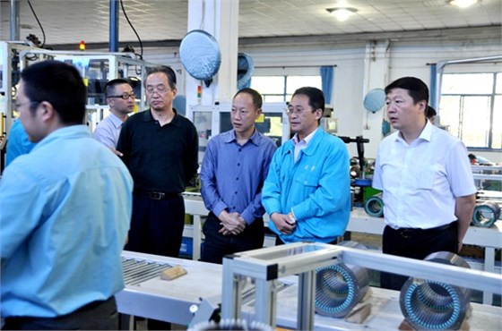 徽省出入境檢驗(yàn)檢疫局副局長(zhǎng)程愈強(qiáng)一行來(lái)皖南電機(jī)調(diào)研指導(dǎo)工作 徽省出入境檢驗(yàn)檢疫局副局長(zhǎng)程愈強(qiáng)一行來(lái)皖南電機(jī)調(diào)研指導(dǎo)工作