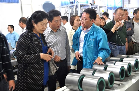 總經(jīng)理陳學(xué)鋒介紹自動流水線 總經(jīng)理陳學(xué)鋒介紹自動流水線