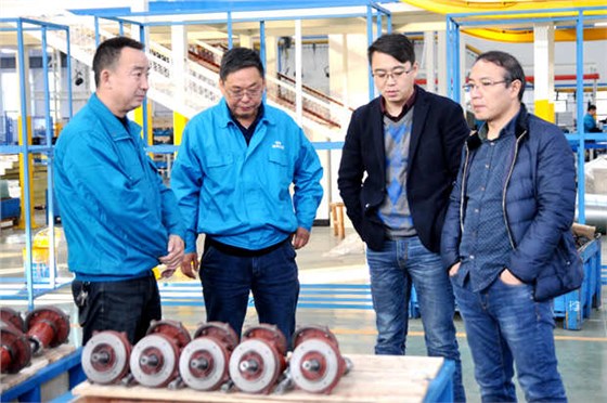 皖南電機銷售許總向來賓介紹公司生產(chǎn)情況 皖南電機銷售許總向來賓介紹公司生產(chǎn)情況