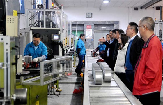 皖南電機|電機廠家:來賓在車間參觀 皖南電機|電機廠家:來賓在車間參觀