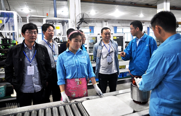 審核人員在皖南電機(jī)生產(chǎn)現(xiàn)場實(shí)地查看 審核人員在皖南電機(jī)生產(chǎn)現(xiàn)場實(shí)地查看