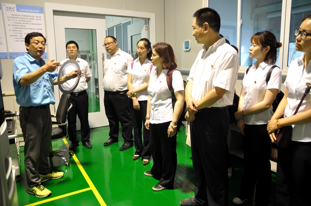 皖南電機許總向來賓介紹先進(jìn)的檢測設(shè)備