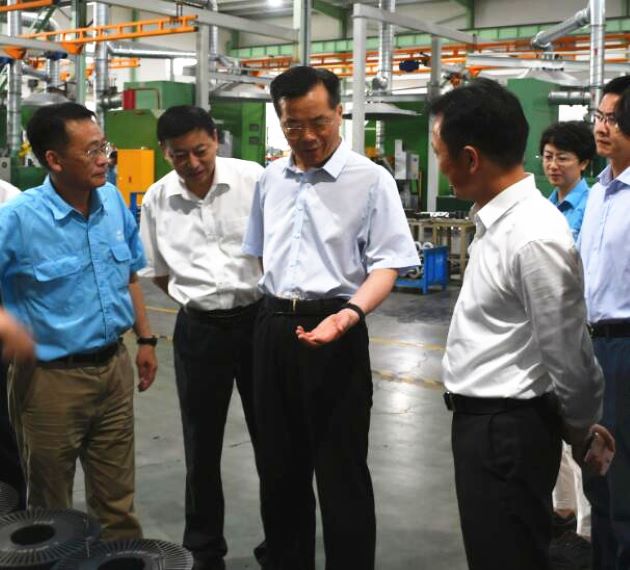 圖為省政協(xié)副主席韓軍在皖南電氣調(diào)研 圖為省政協(xié)副主席韓軍在皖南電氣調(diào)研